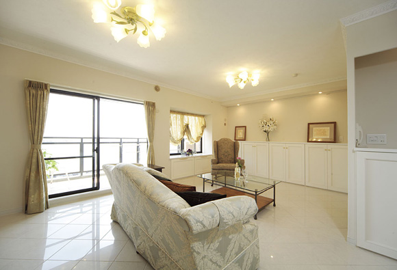 白色客廳設(shè)計