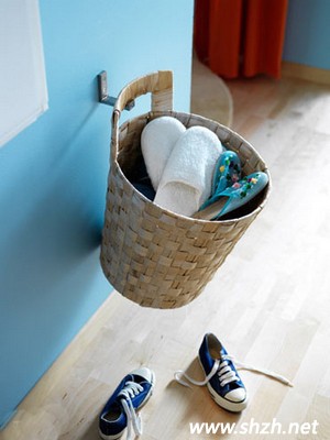 掛鉤加竹籃節(jié)約空間