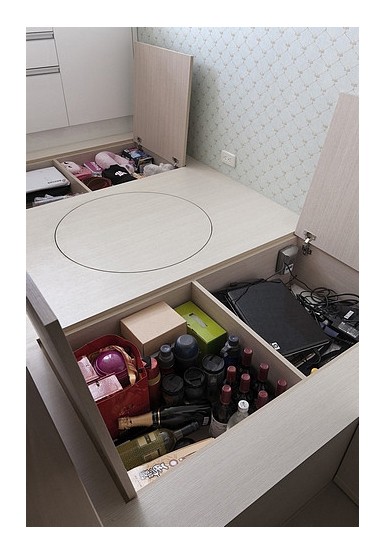 地臺(tái)收納柜